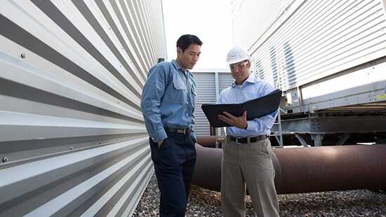 waterconsultantspeakingwithcustomer